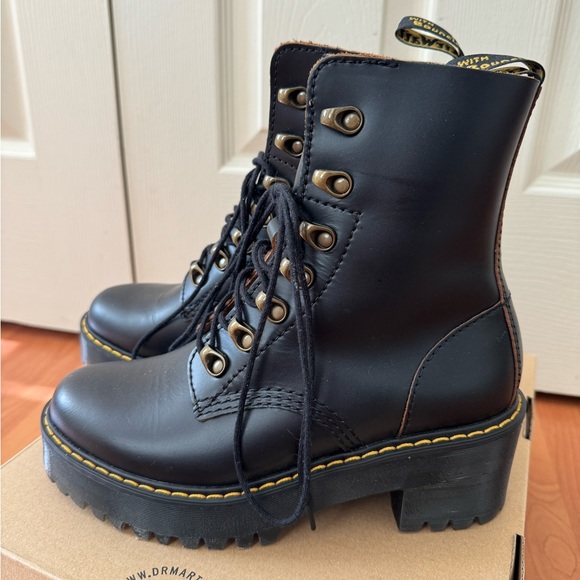 Dr MARTENS LEONA BLACK Vintage Smooth Size: 6 - Picture 2 of 8